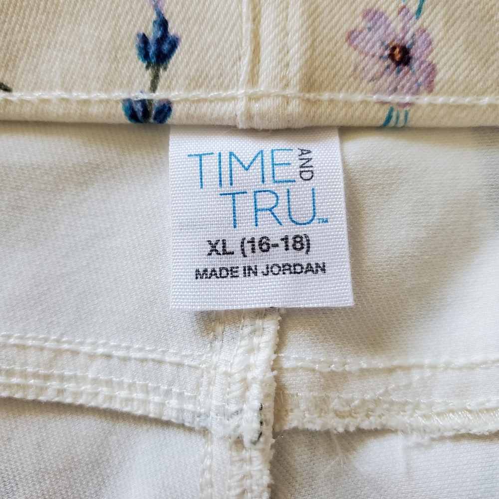 Time and Tru XL 16-18 Floral Capri Pants EUC - Picture 6 of 6